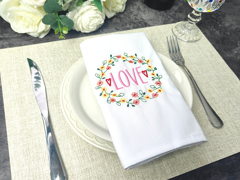 Vintage vs. moderné látkové prestieranie: Ktorý štýl sa hodí k vášmu domovu?